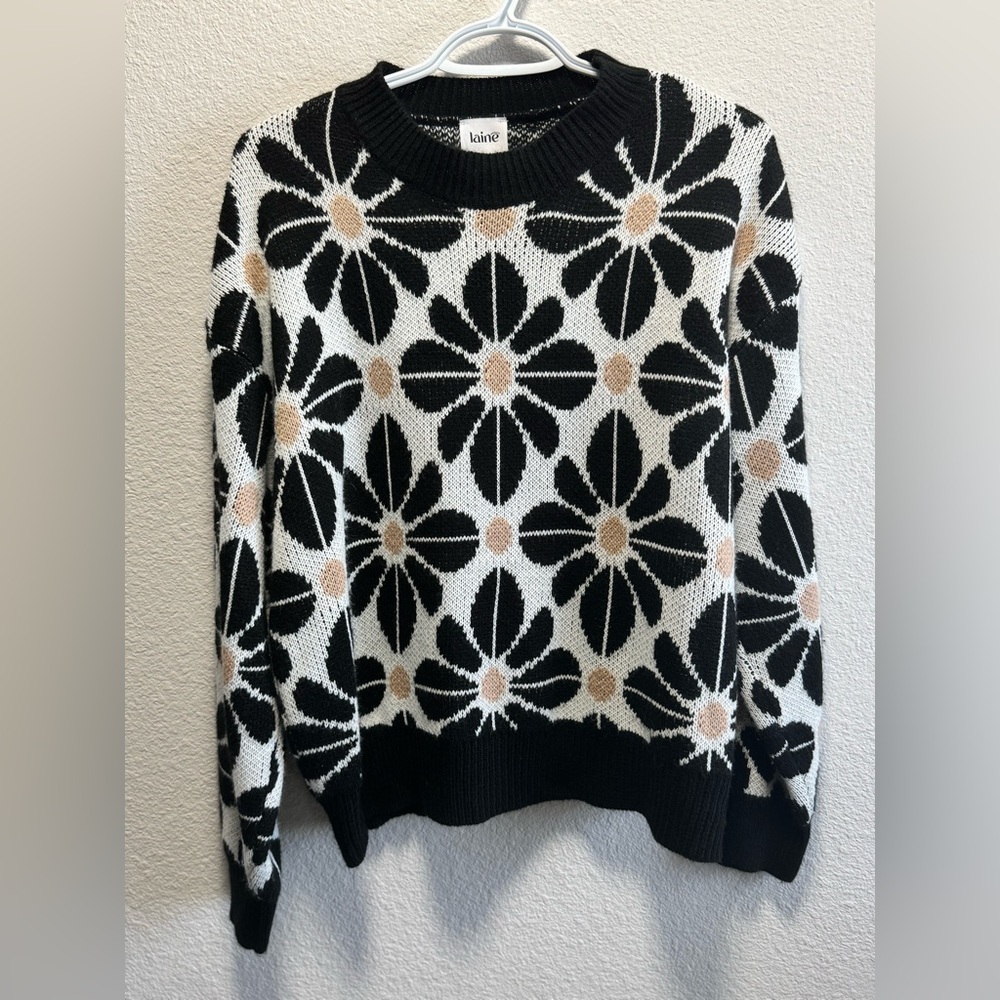 Laine Honolulu/ Size: L/Black and White Floral Sweater